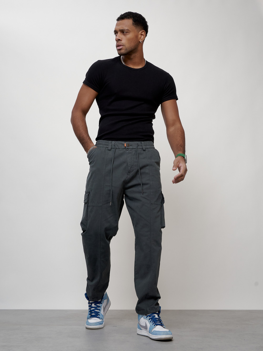 Джинсы карго мужские с накладными карманами темно-серого цвета 2418TC