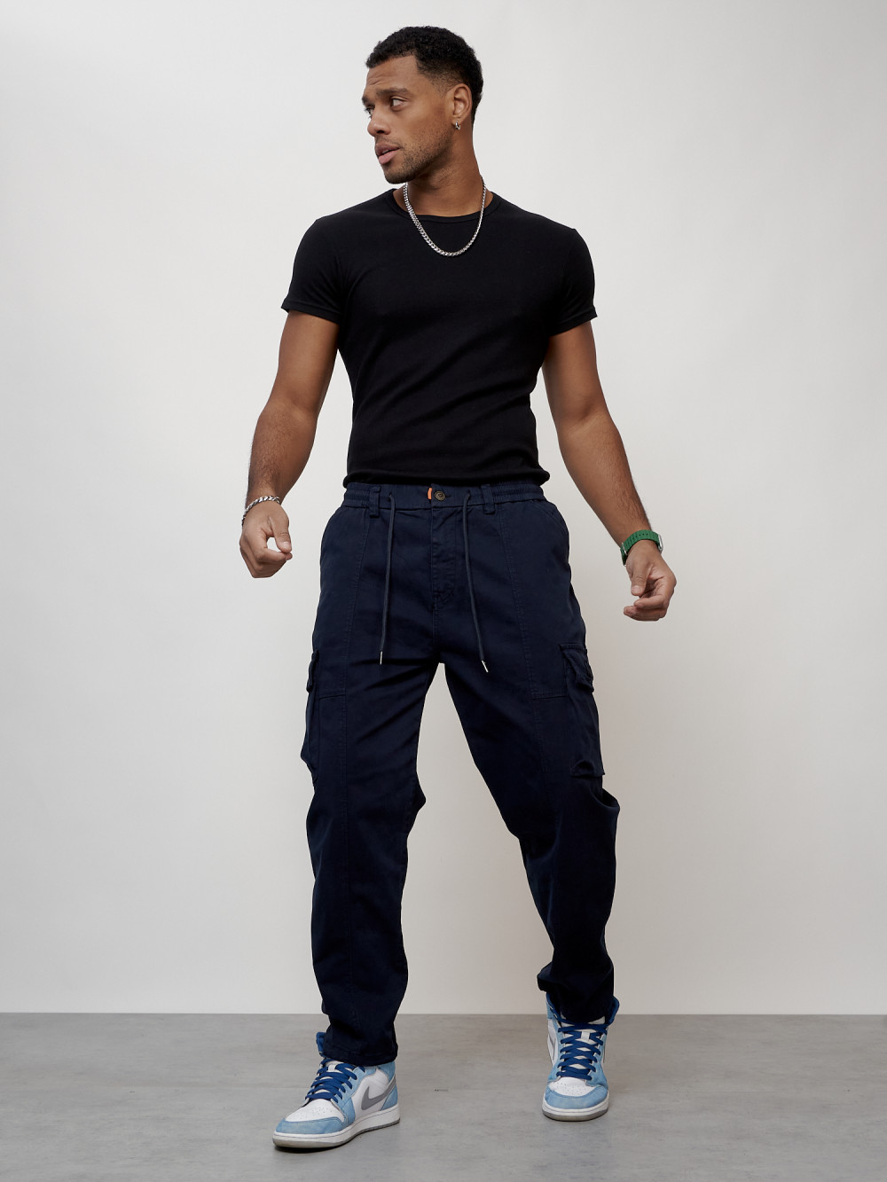Джинсы карго мужские с накладными карманами темно-синего цвета 2418TS
