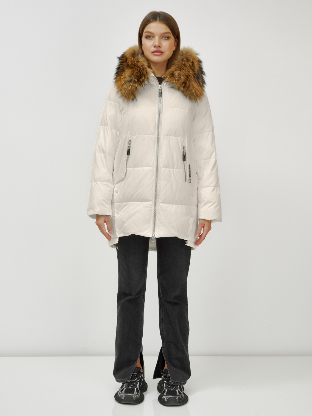 Куртка женская зимняя с мехом енот премиум класса бежевого цвета 381B