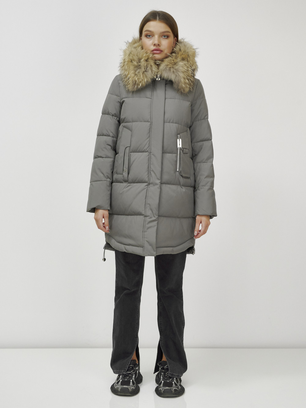 Куртка женская зимняя с мехом енот премиум класса цвета хаки 381Kh