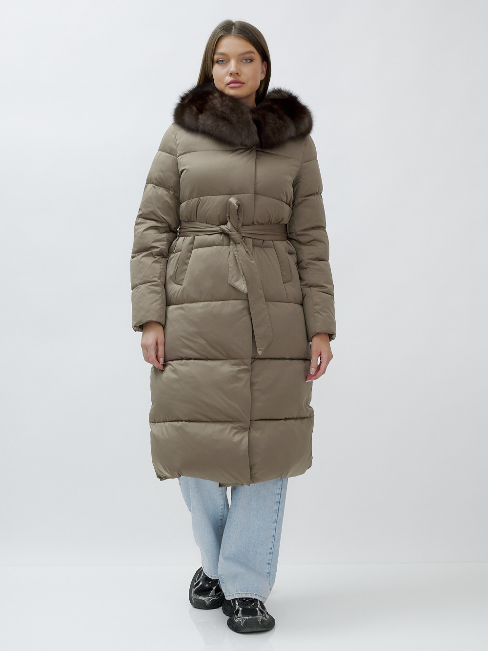 Пальто женское зимние с мехом песец люкс класса коричневого цвета 611_1K