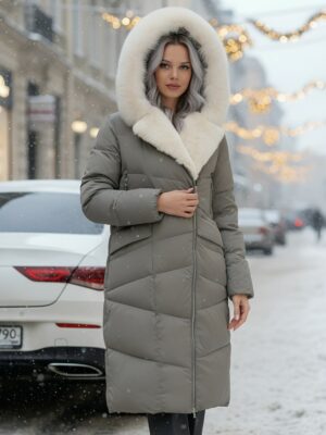 Двубортное пальто зимнее утепленное с мехом и капюшоном коричневого цвета 7626K