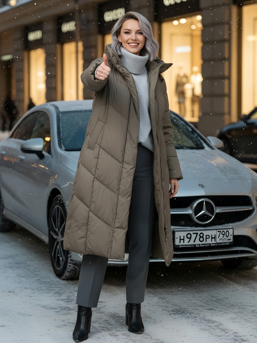 Пальто зимнее утепленное с капюшоном женское светло-коричневого цвета 7628SK