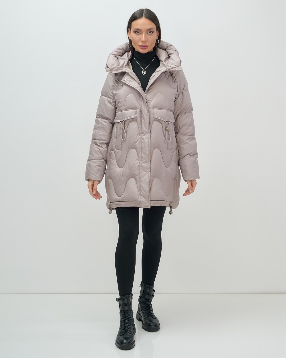 Куртка зимняя женская с капюшоном модная светло-коричневого цвета 7653SK