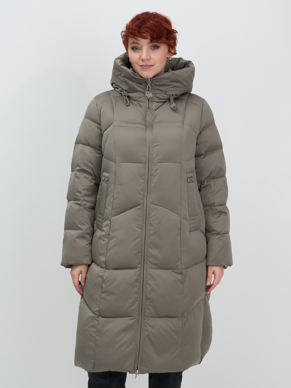 Пальто зимнее утепленное с капюшоном женское светло-коричневого цвета 7702SK