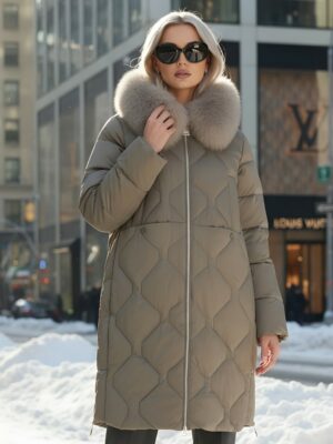 Пальто зимнее утепленное с мехом и капюшоном тренд темно-коричневого цвета 7753TK