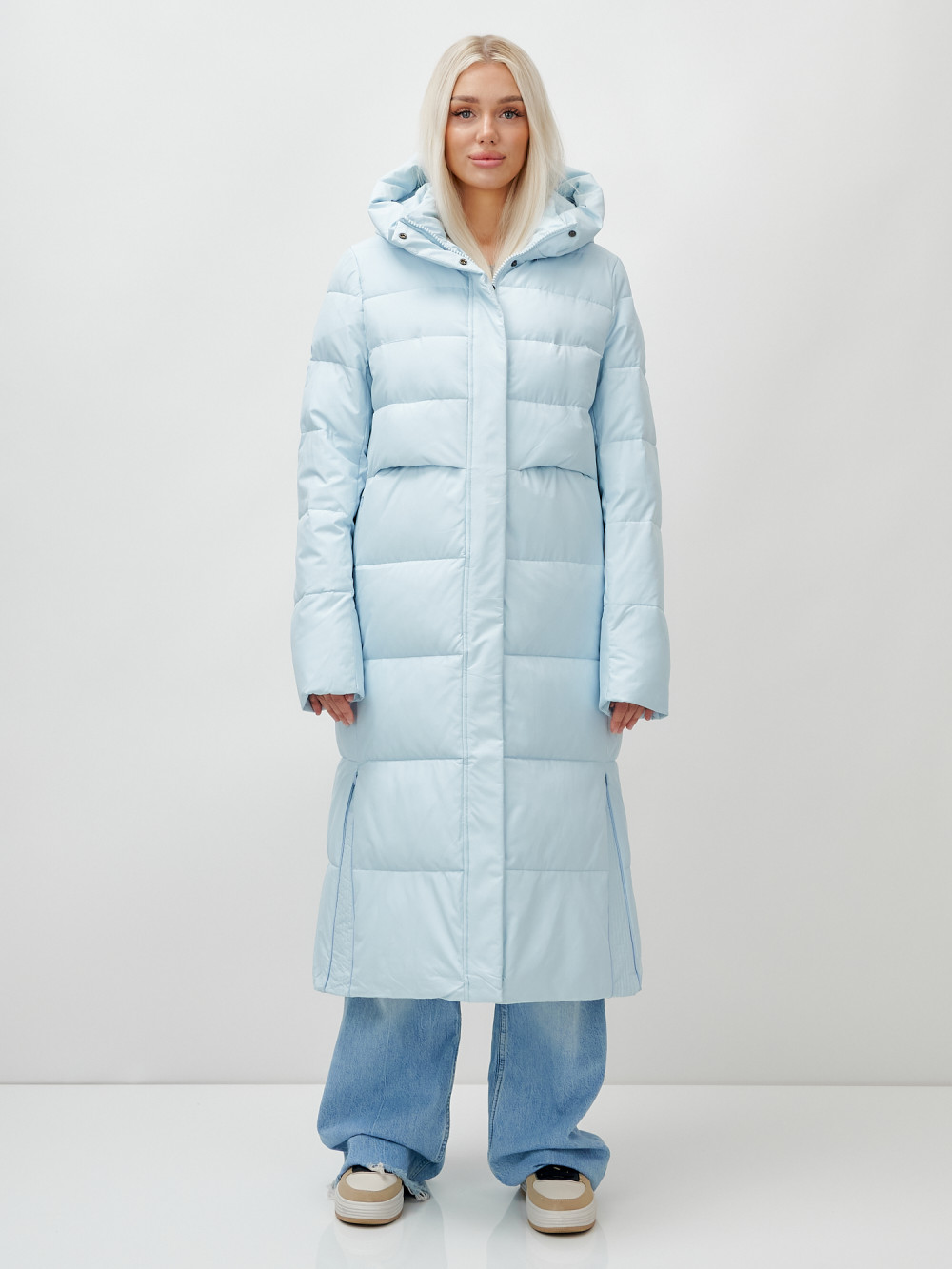 Пальто утепленное стеганное зимнее с капюшоном женское голубого цвета 9620Gl