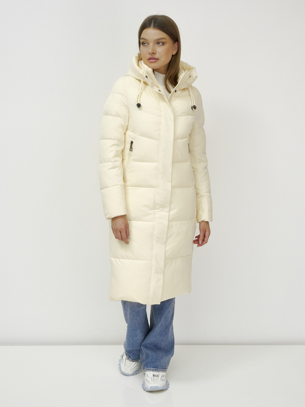 Пальто утепленное стеганное зимнее с капюшоном женское светло-бежевого цвета 9636_1SB